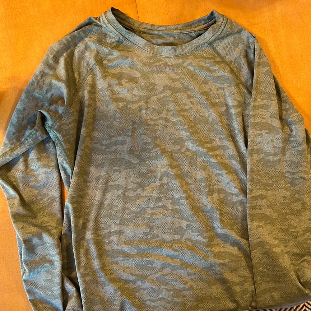 Nobull lightweight textured long sleeve tee- army camo size L
